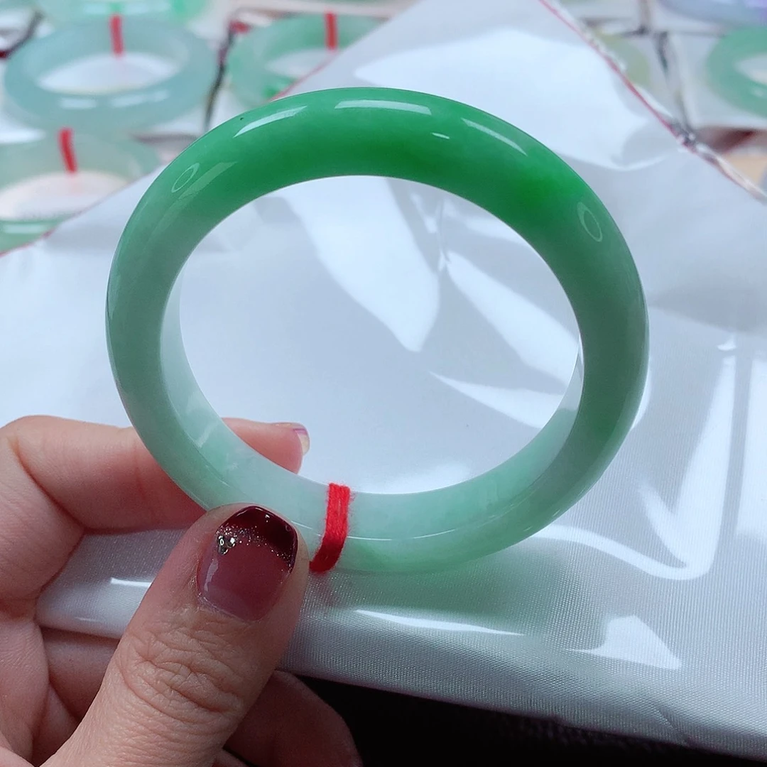 翡翠手镯未镶嵌天然A货翡翠