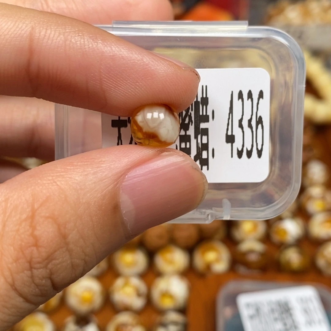 蜜蜡未镶嵌珠宝奇石4336