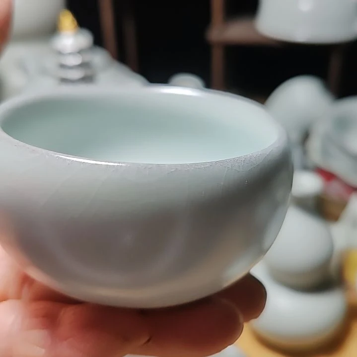 官瓷月白釉手拉坯主人杯