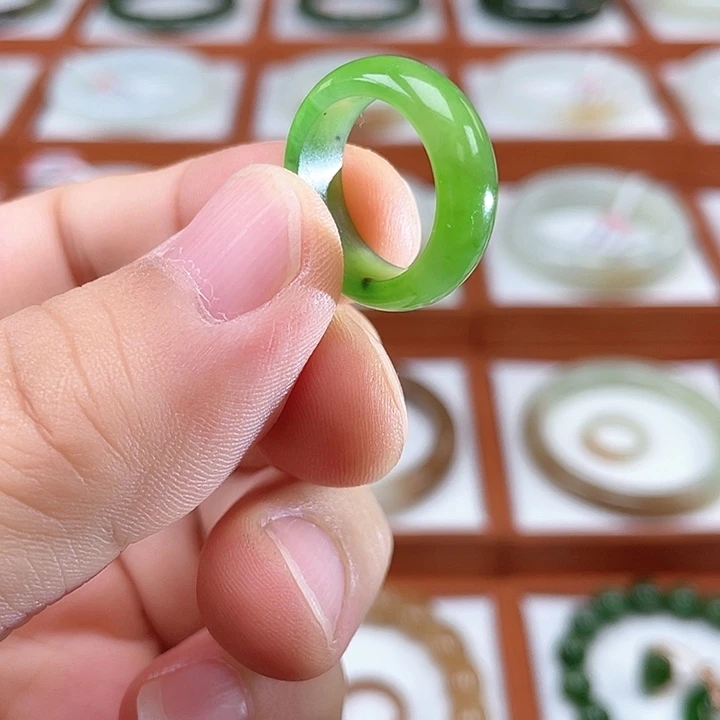未镶嵌戒圈和田玉（碧玉）碧玉苹果绿