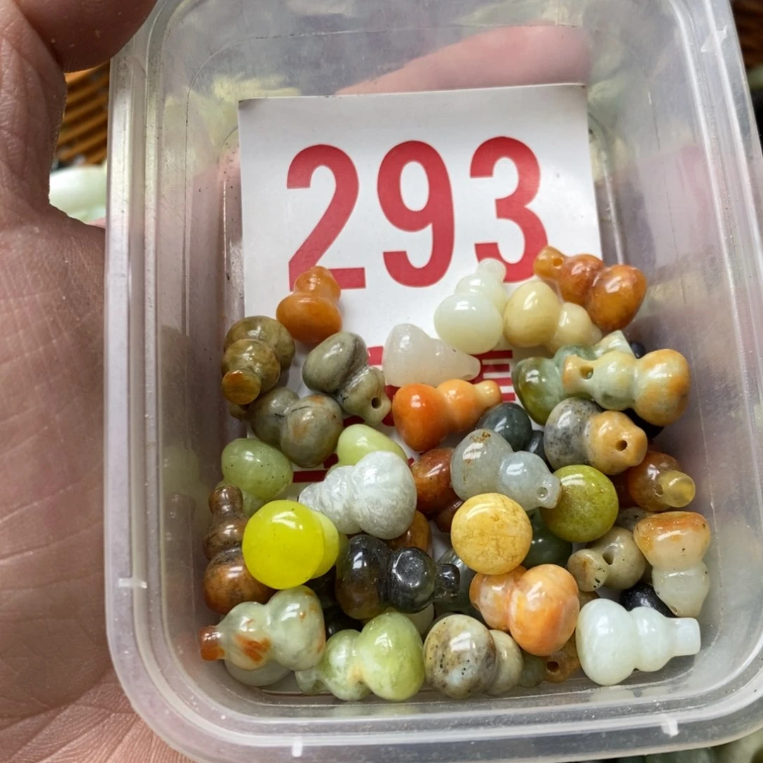 蛇纹石玉挂坠未镶嵌