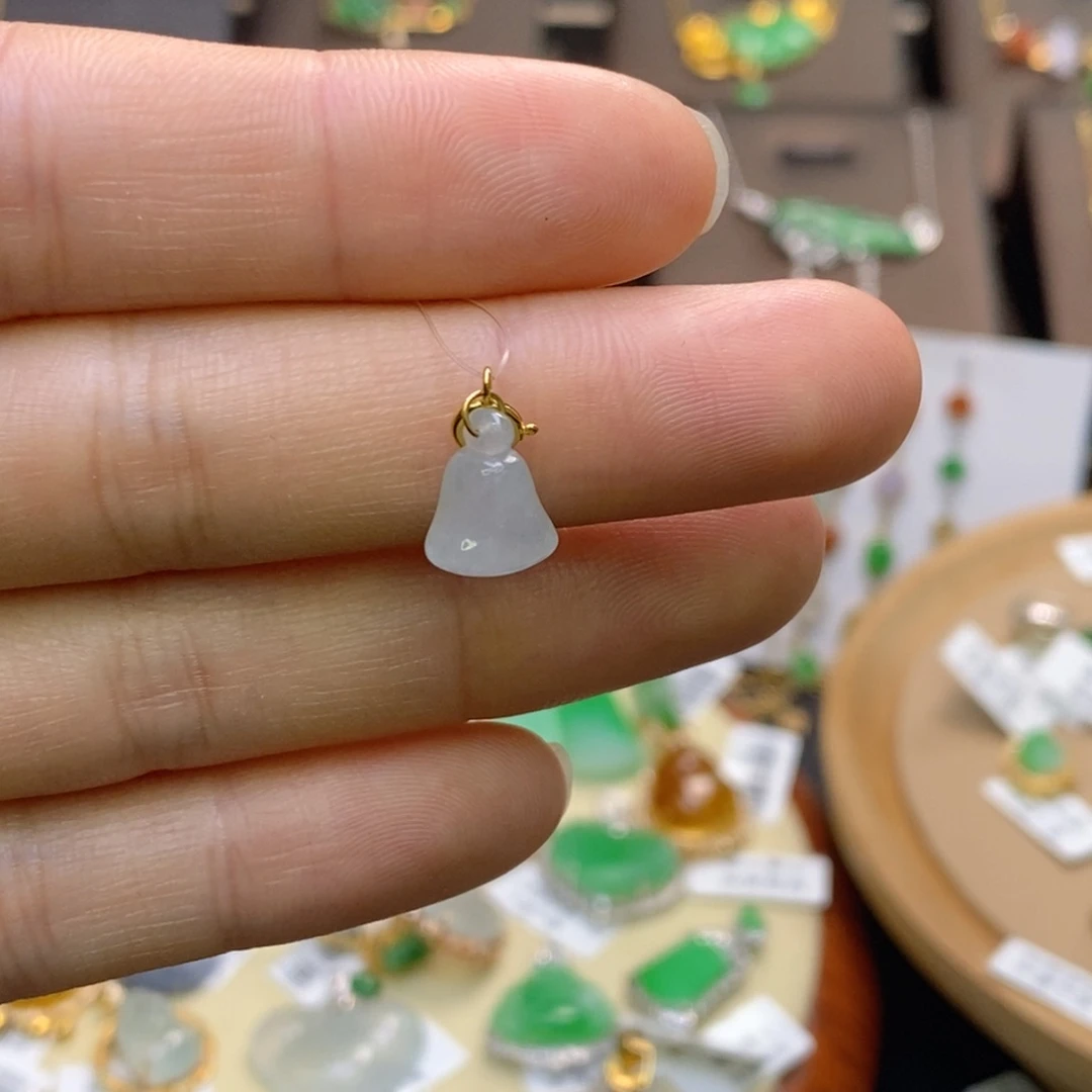 翡翠18K金镶嵌颈饰18944