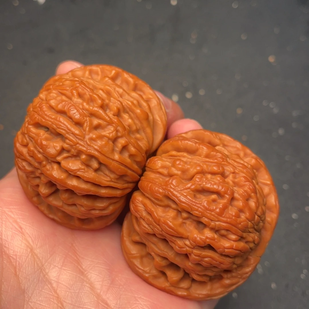 文玩核桃把件秦岭野生文玩核桃