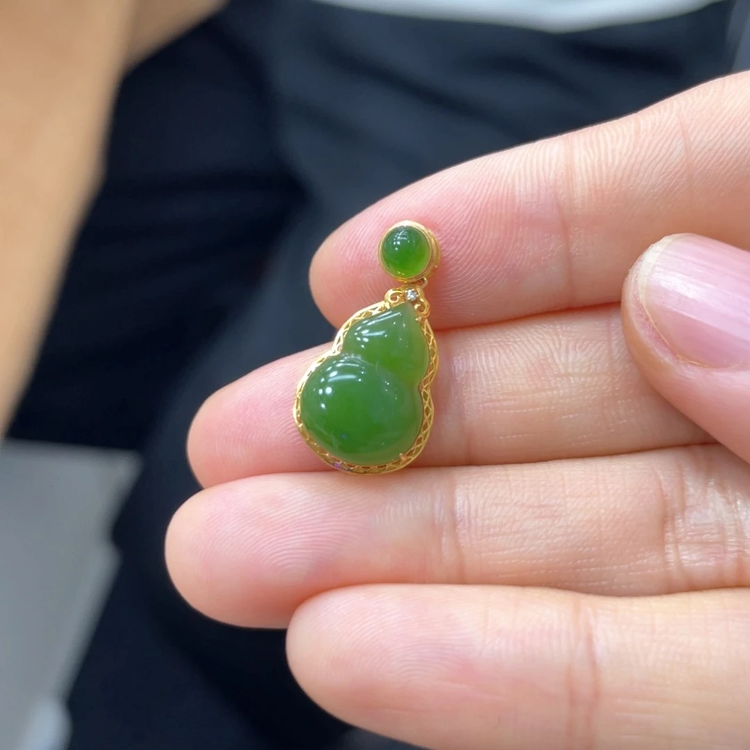 颈饰18K金镶嵌和田玉慧*