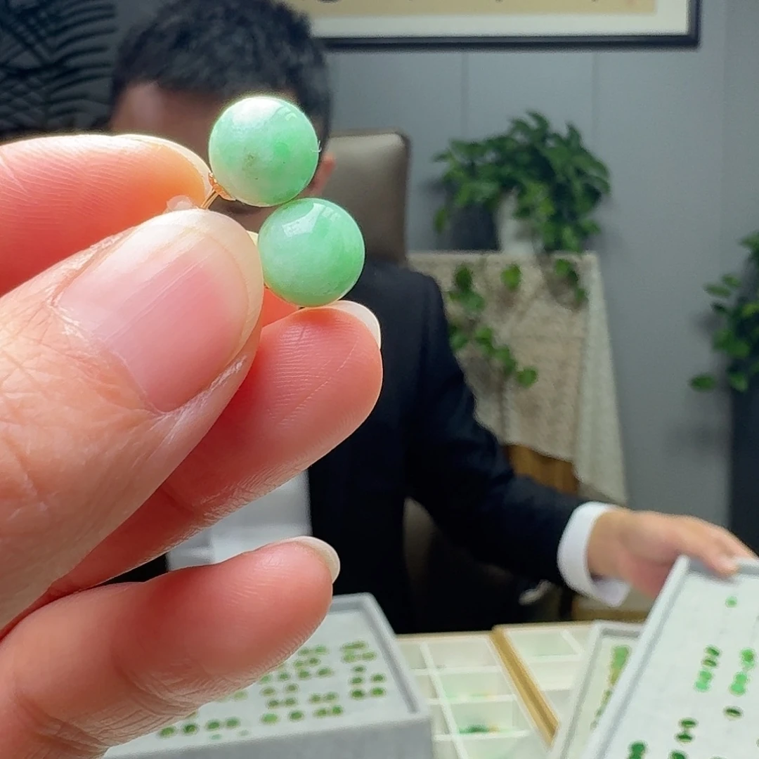 翡翠18K金镶嵌耳饰天然微瑕