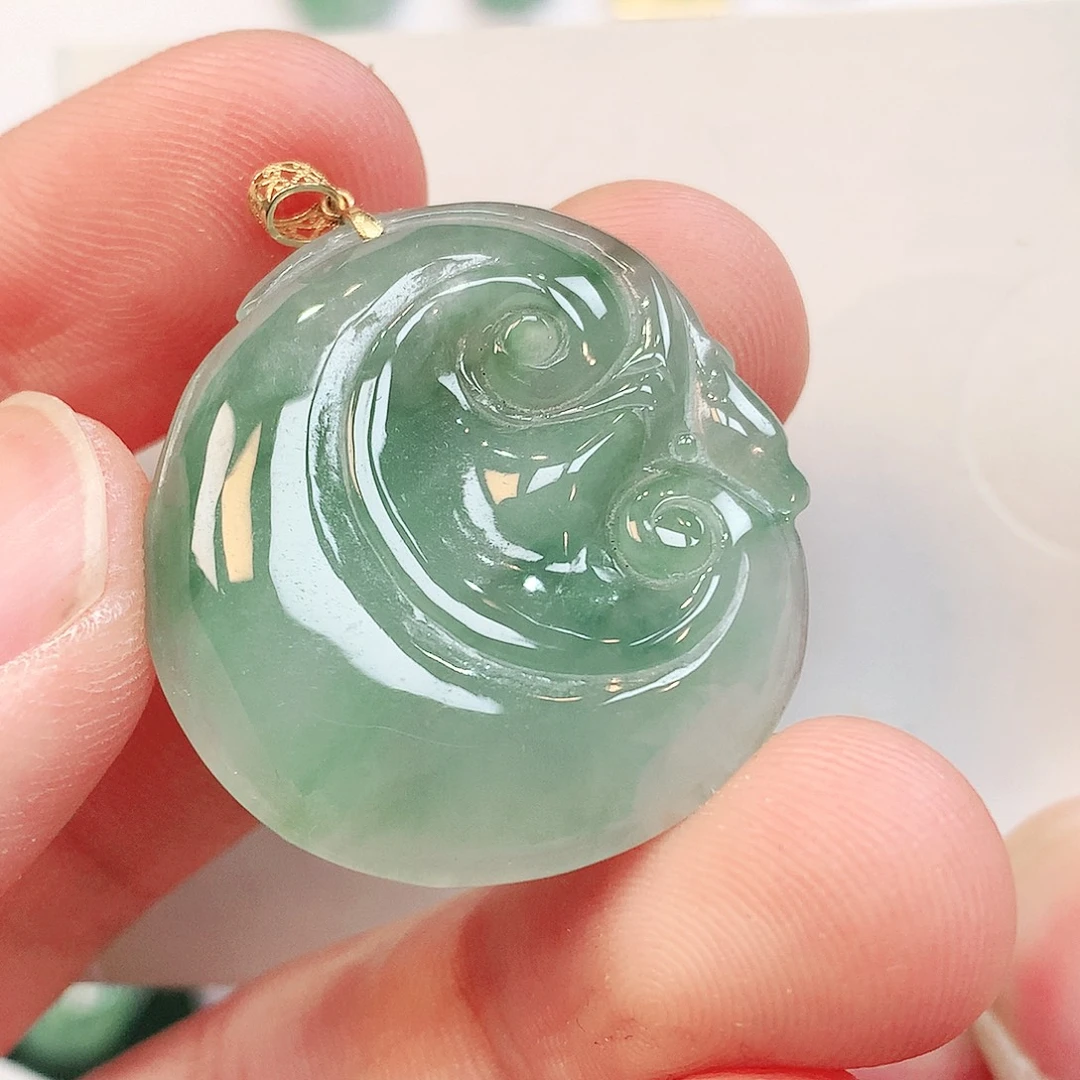 翡翠18K金镶嵌颈饰