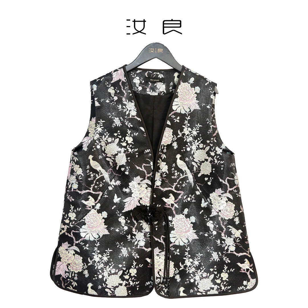 秀款芙蓉锦吉花扣无袖上衣