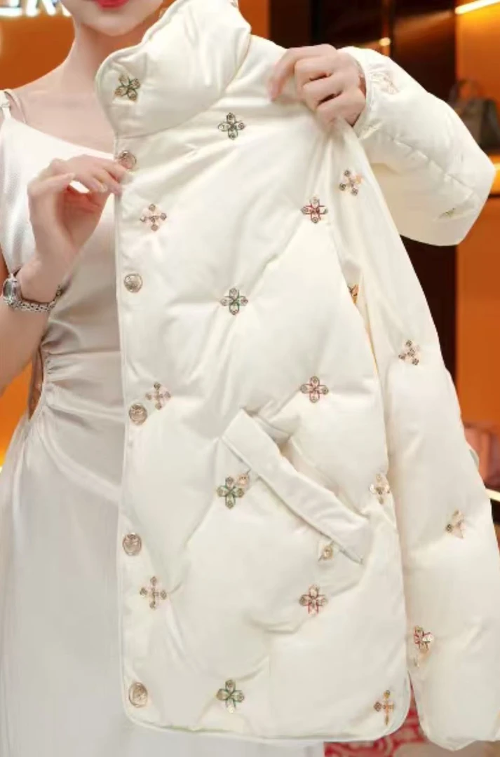 HW-「吉祥锦绣」亮片刺绣直充羽绒服