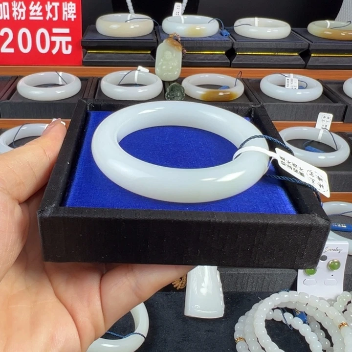 和田玉手镯未镶嵌