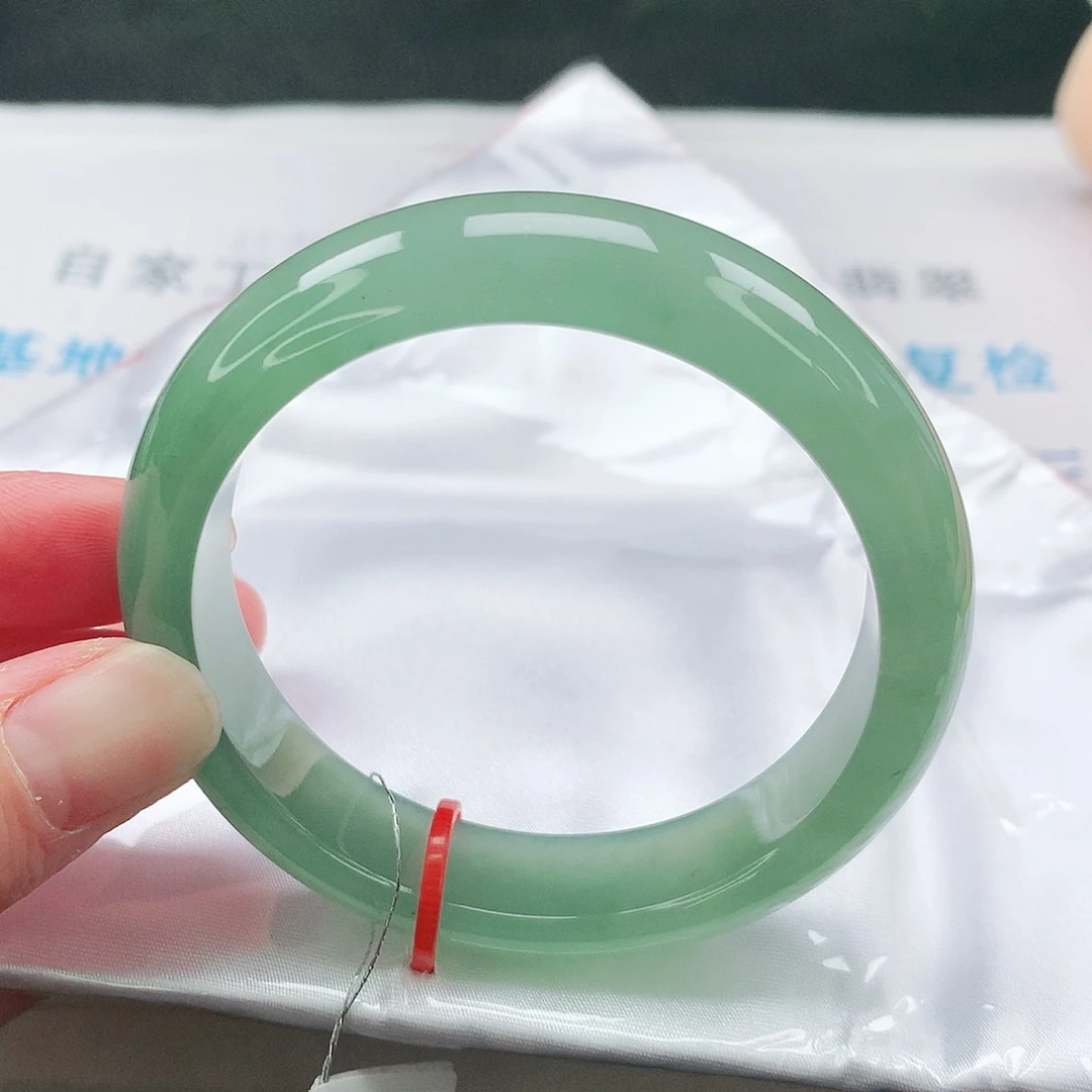 翡翠手镯未镶嵌53圈