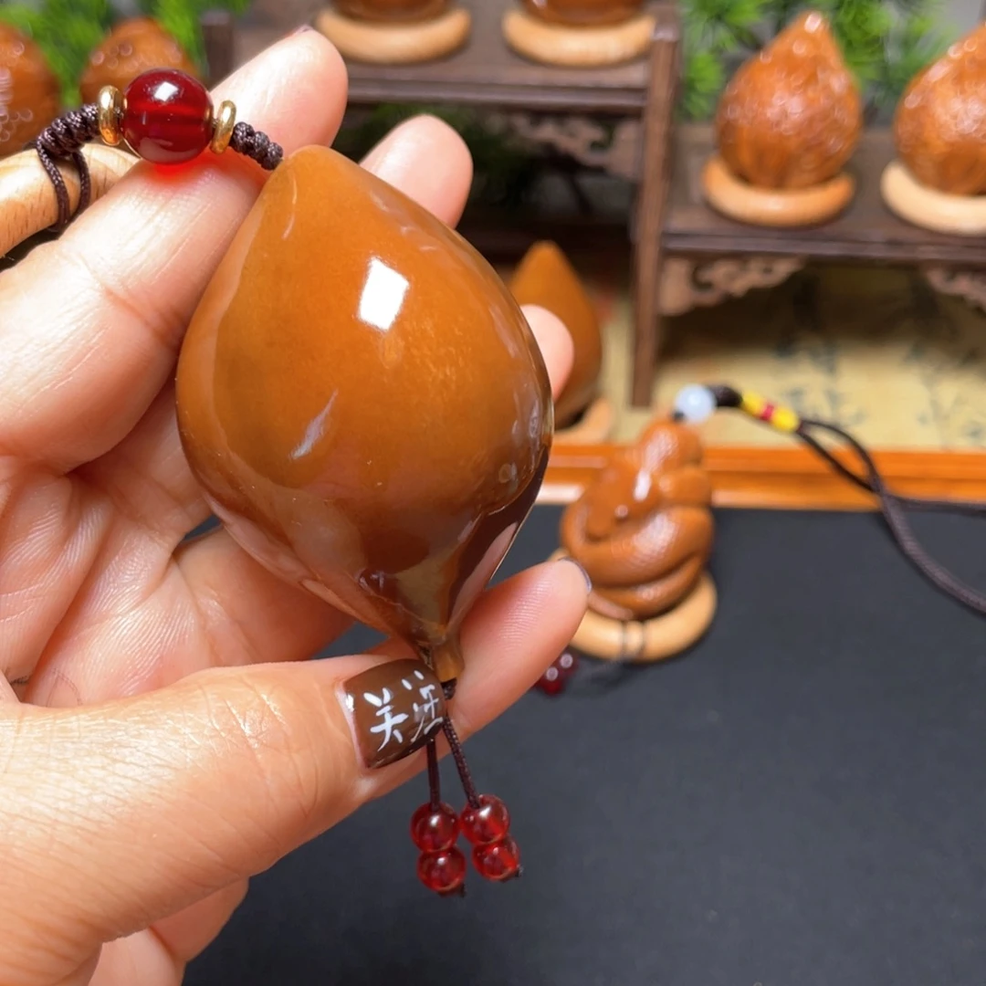 橄榄核吊坠一线天40穿配