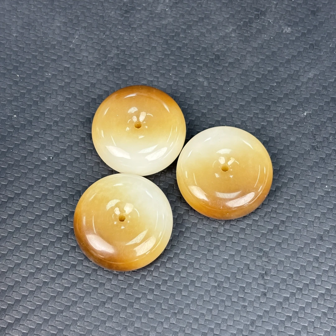 新疆和田玉且末金山糖白平安扣吊坠 多样性发其一D6-0505