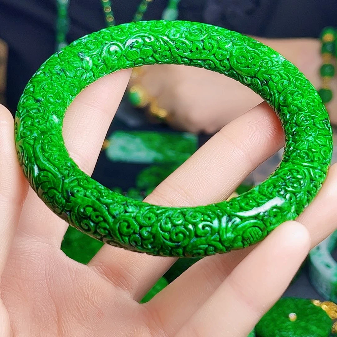 颈饰未镶嵌翡翠多样性