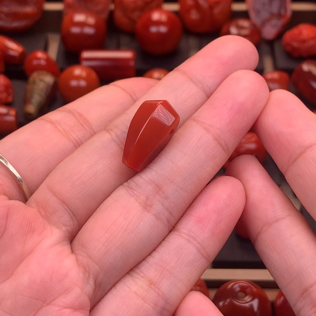 南红玛瑙未镶嵌川料原矿高品鲨鱼背三通10.3mm