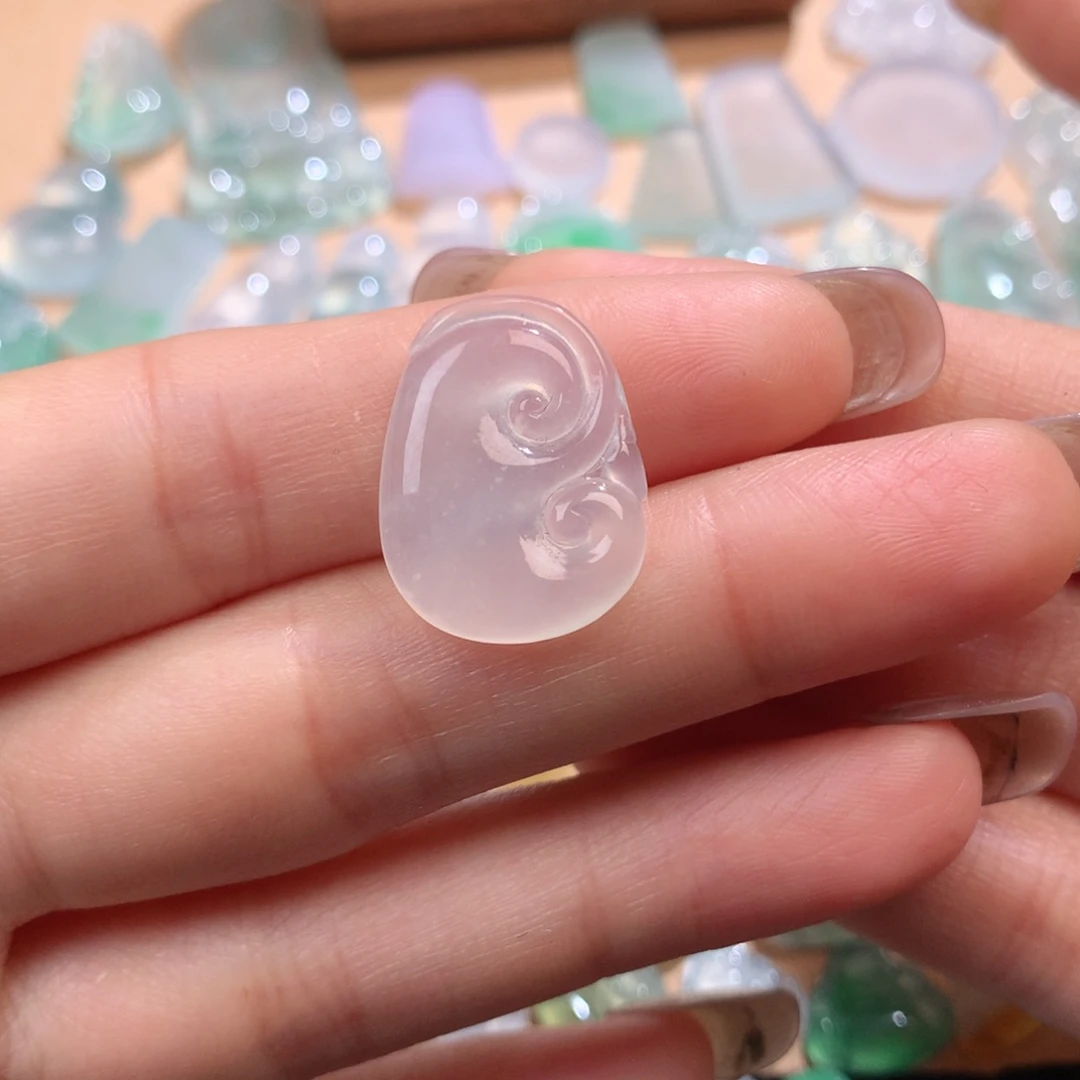 翡翠挂件未镶嵌如意