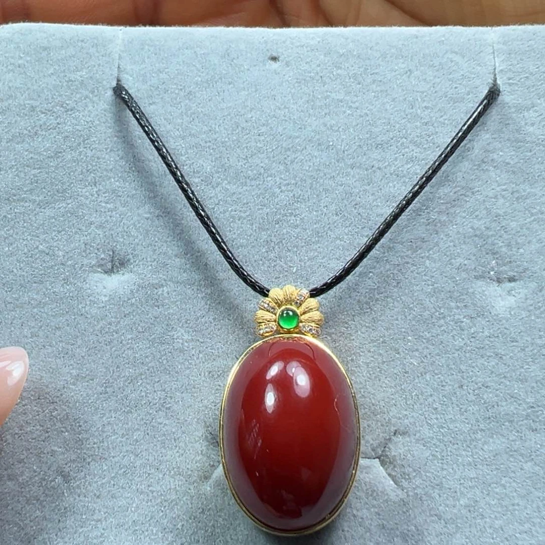 南红玛瑙吊坠18K金镶嵌