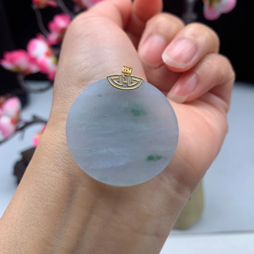 缅甸天然翡翠A货  18K金镶嵌紫底飘花平安无事牌吊坠 尺寸：32.6*4