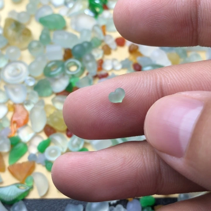 定制翡翠未镶嵌挂件