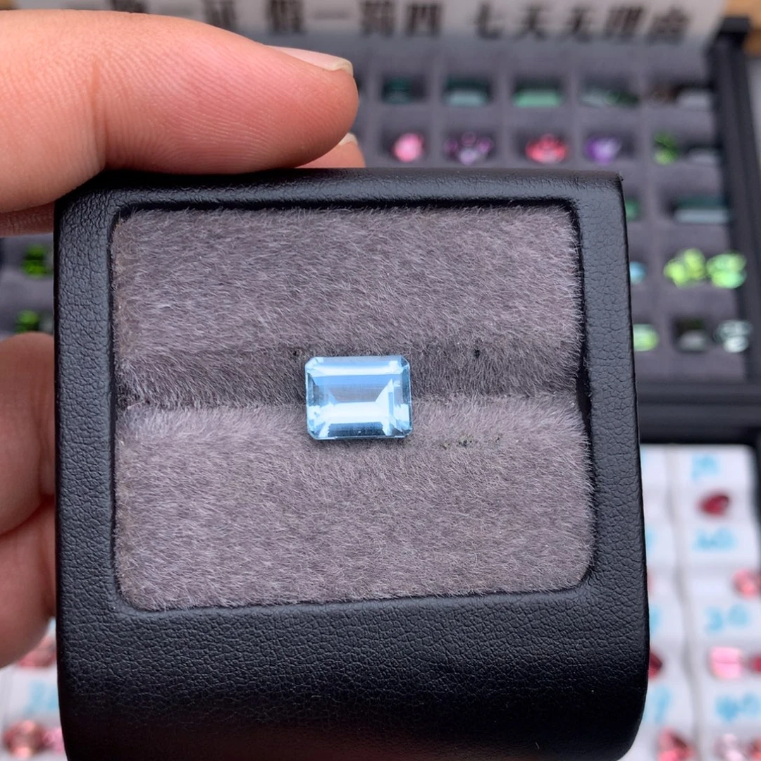 海蓝宝石裸石3.47克拉全净无暇圣马