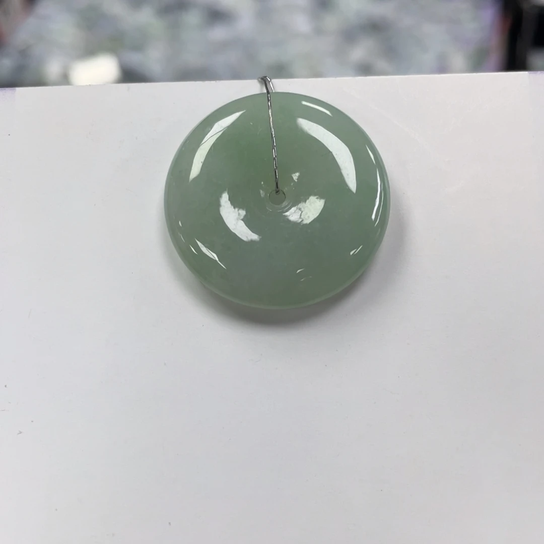 翡翠颈饰未镶嵌平安扣