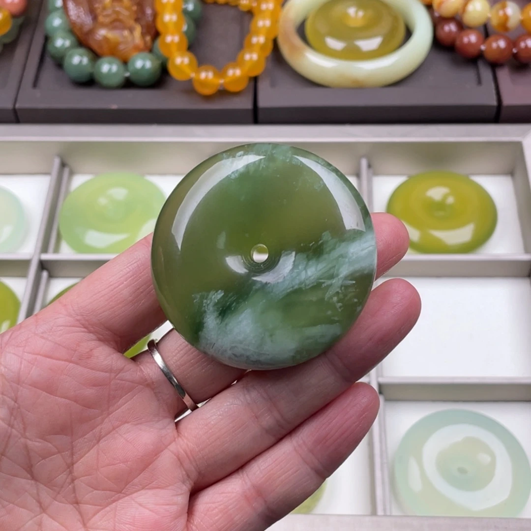 蛇纹石玉未镶嵌吊坠且*陶