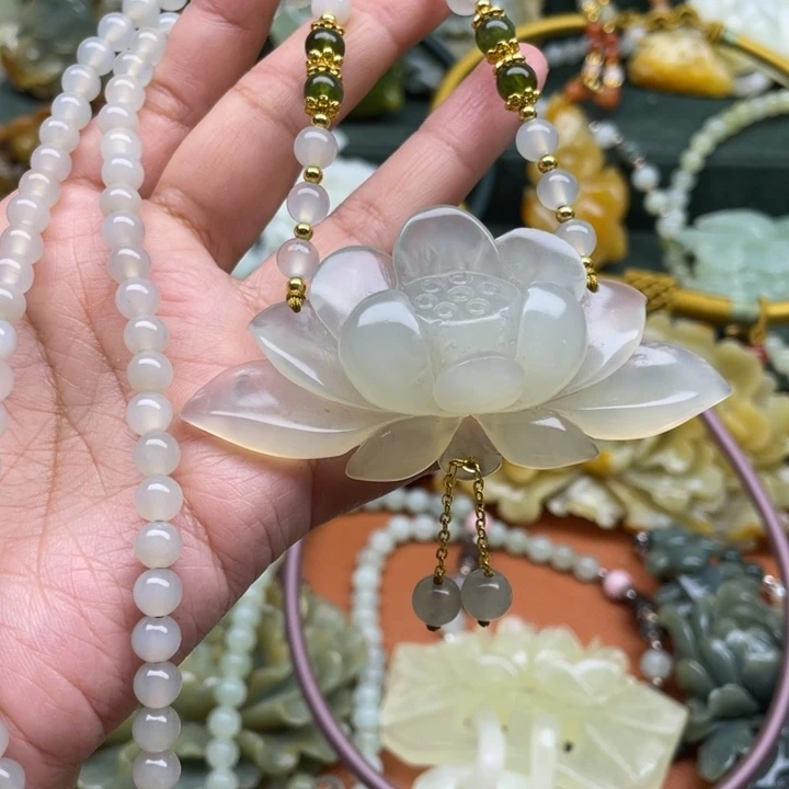 蛇纹石玉吊坠合金