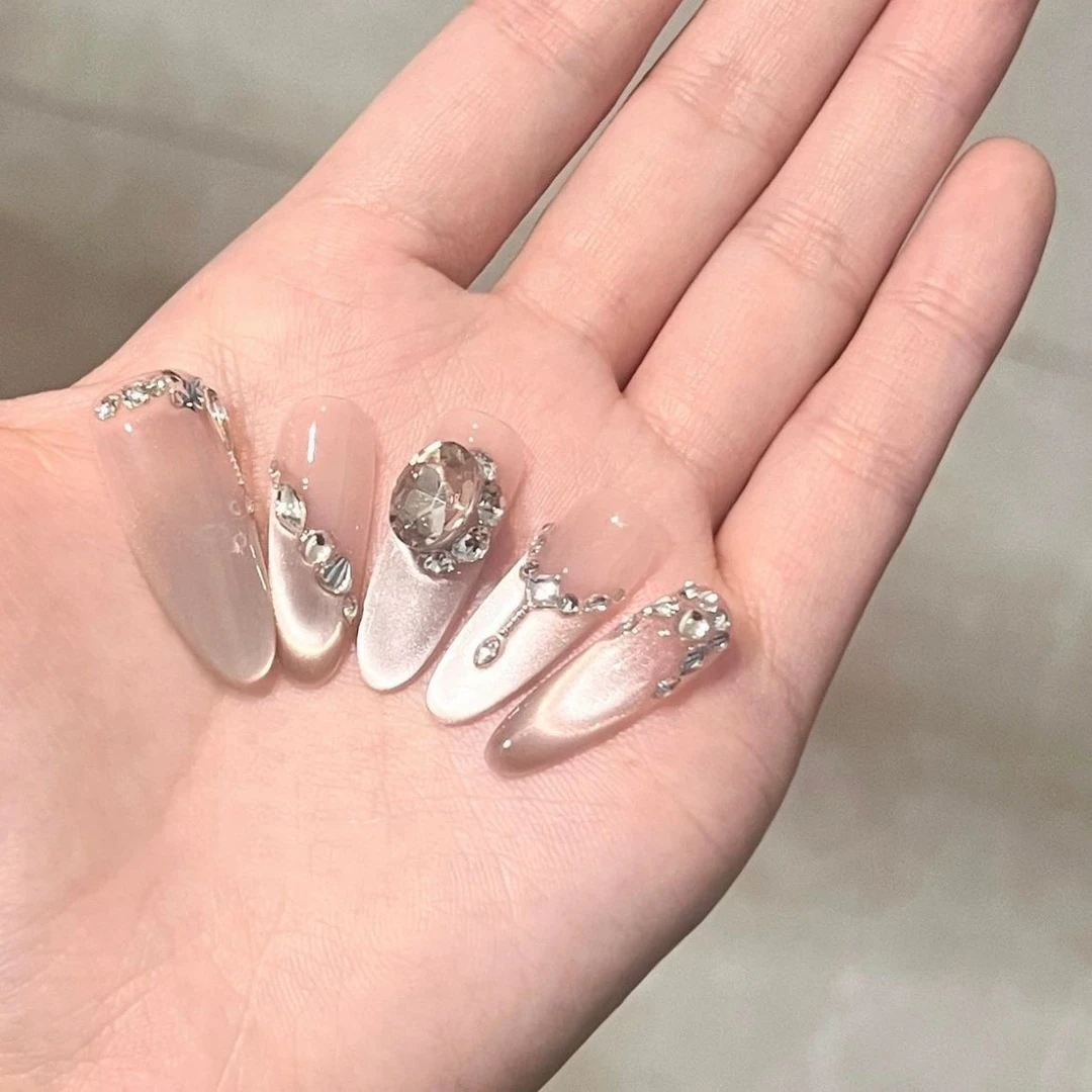 【罗马假日】千金感爆闪猫眼带钻轻奢纯手工穿戴甲椭圆形美甲贴片