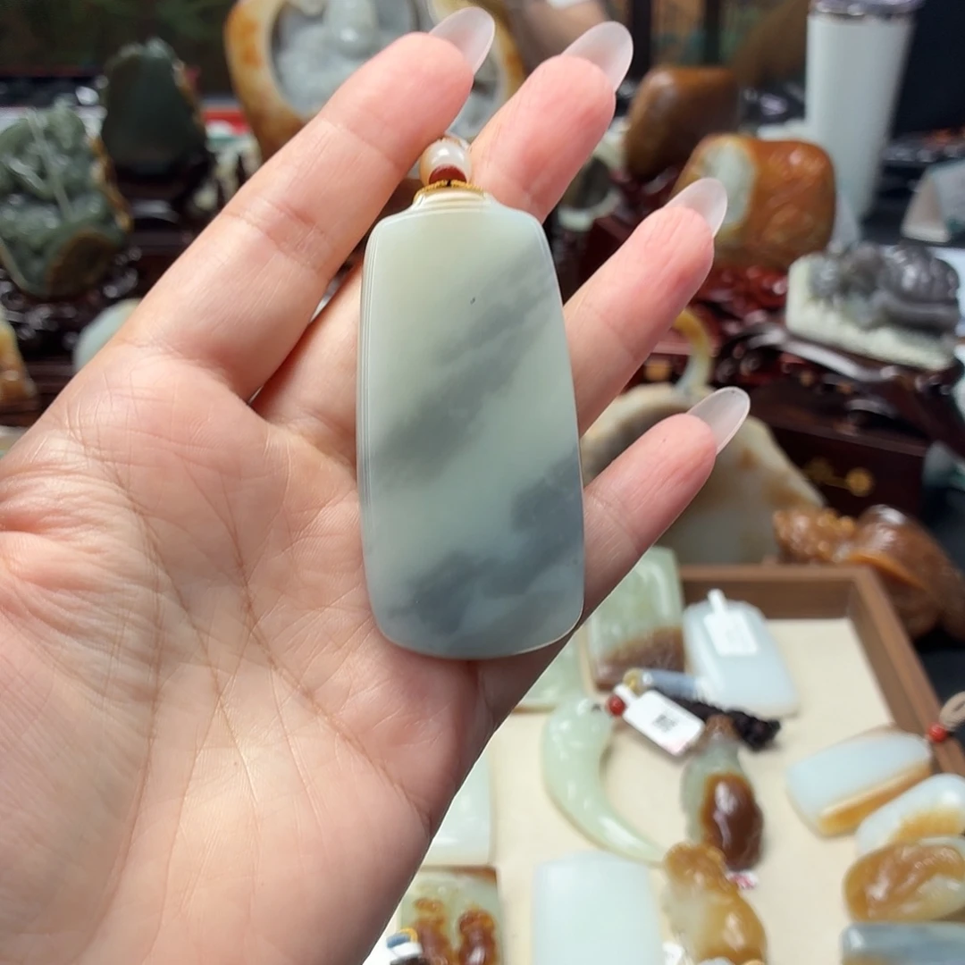二***巴和田玉未镶嵌颈饰