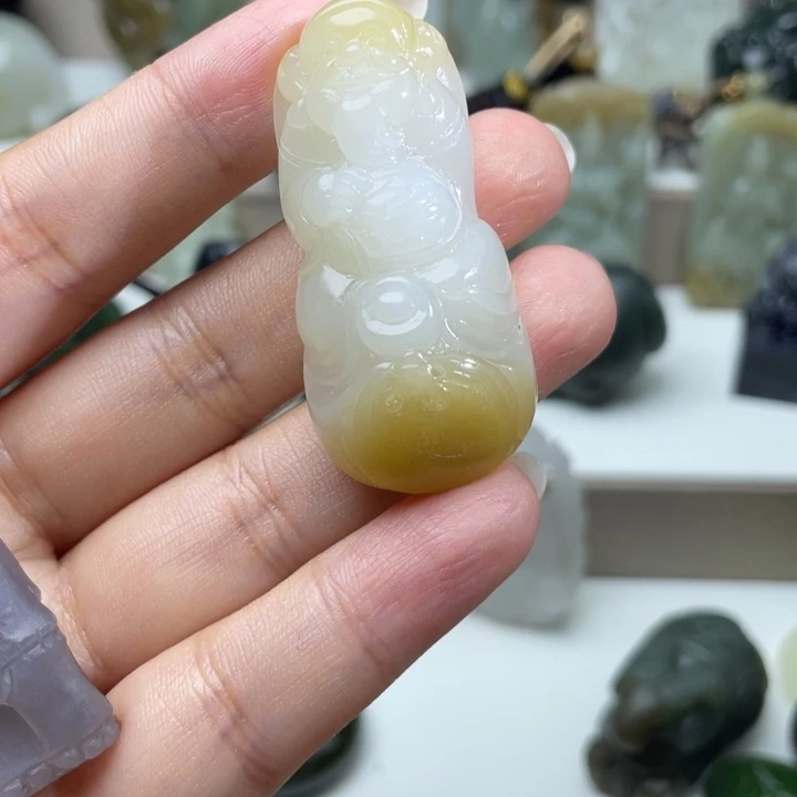 嘻***嘻和田玉未镶嵌挂件