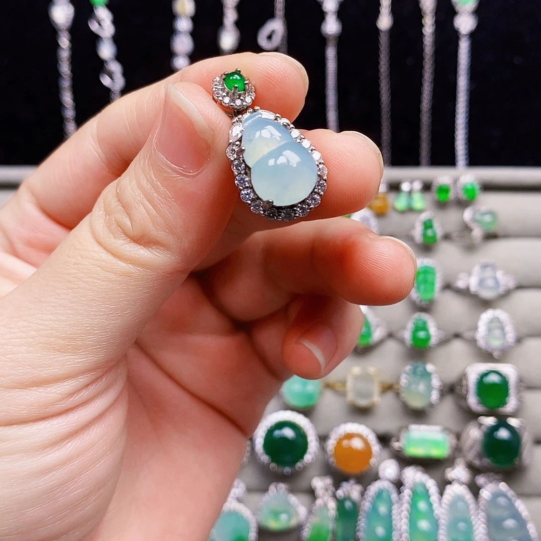 翡翠银S925镶嵌颈饰葫芦