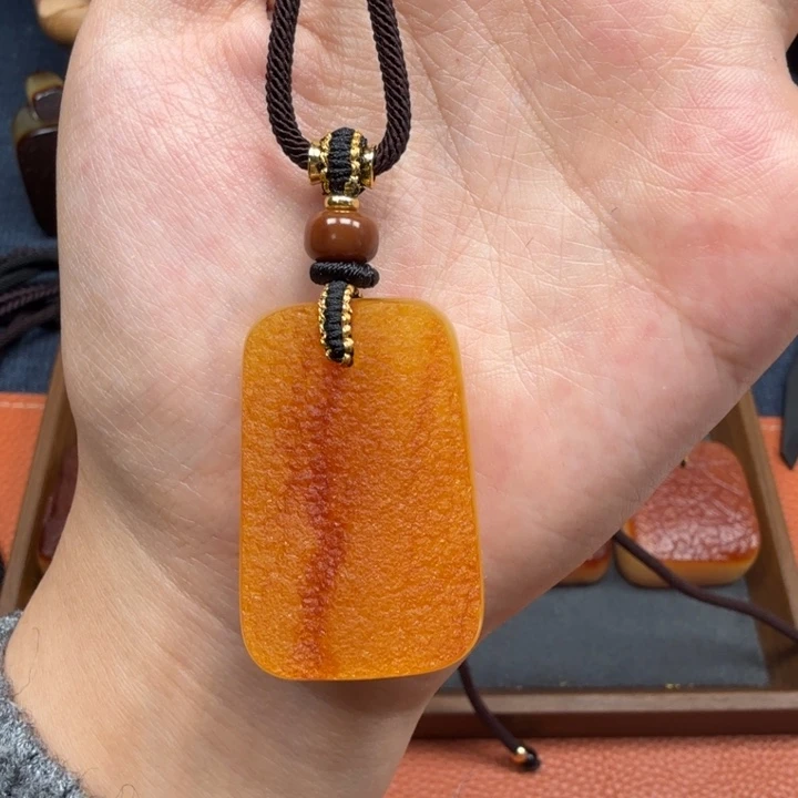 蜜蜡未镶嵌吊坠(赠链)