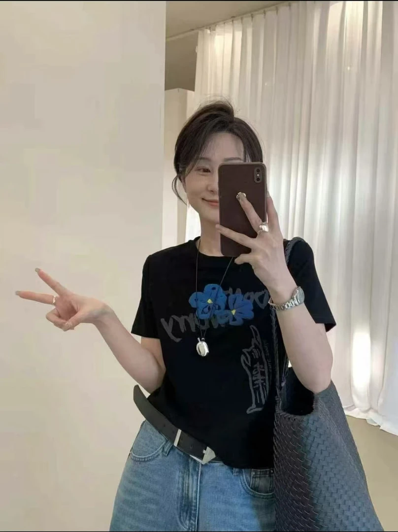 新款简约有设计感T