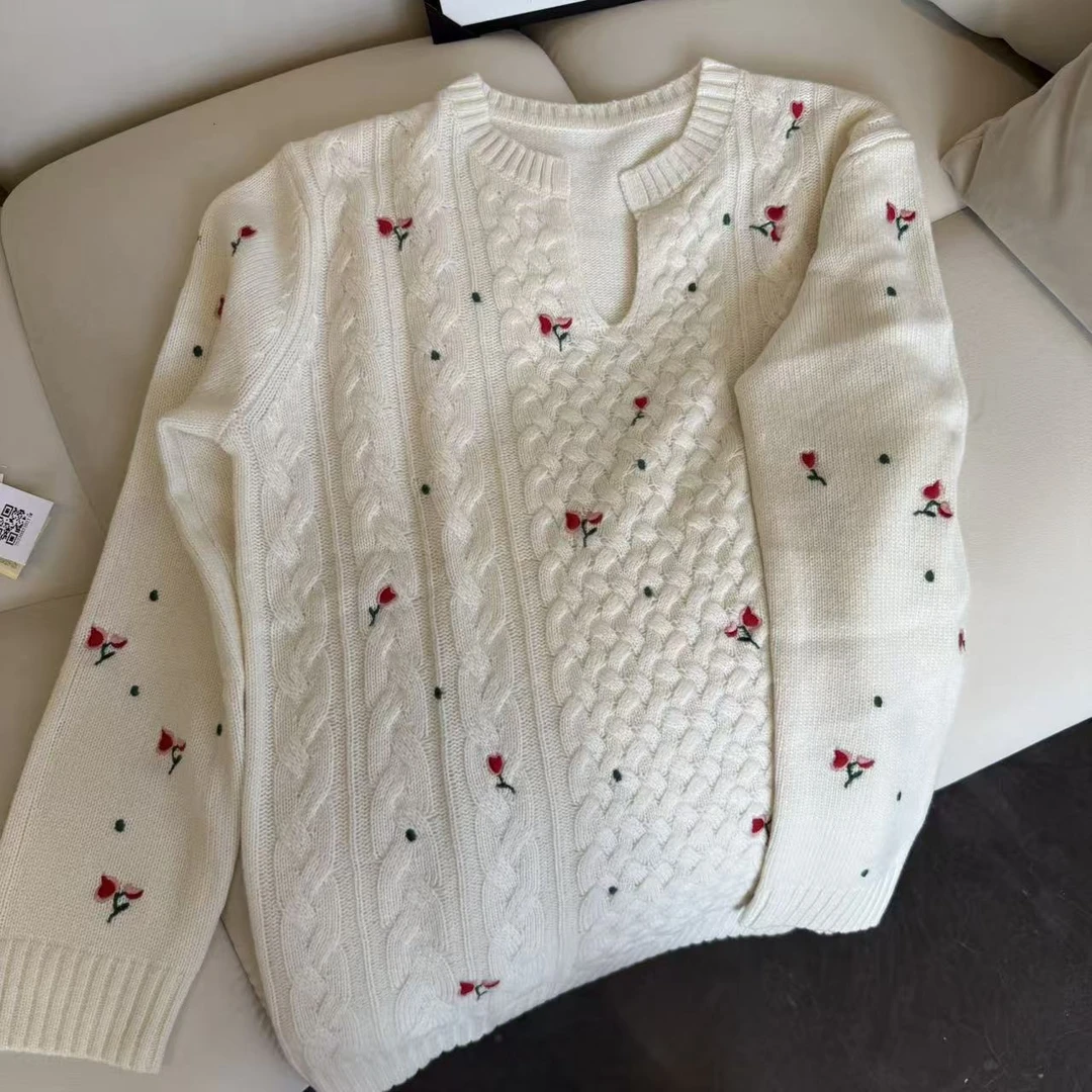 【百分百山羊绒】254341秋冬重工麻花款樱桃刺绣款V领羊绒衫