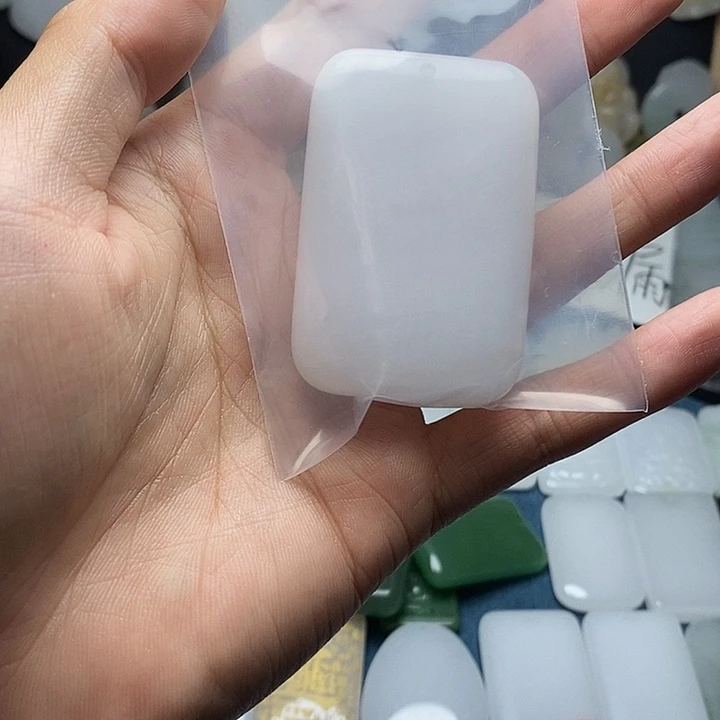 石英质玉（金丝玉）未镶嵌颈饰