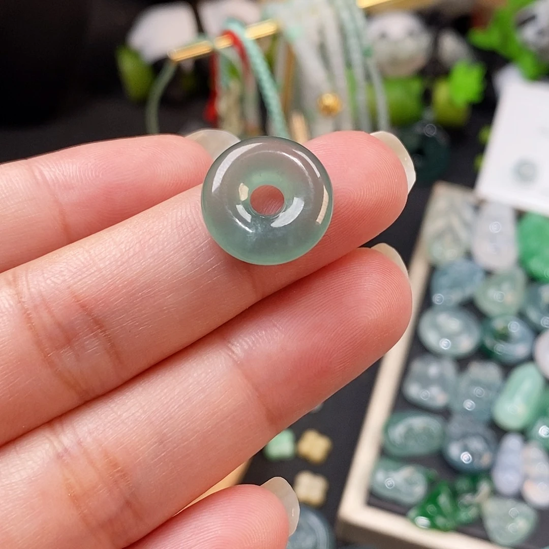 翡翠未镶嵌颈饰甜甜圈