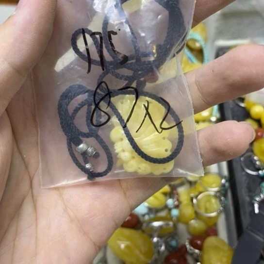 未镶嵌蜜蜡裸石青*瓷吊坠