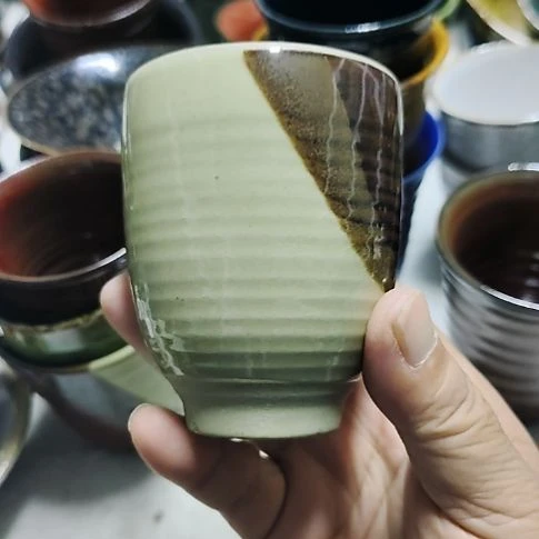 瓷片瓷片，各种摆件，均有瑕疵。沙锅！
