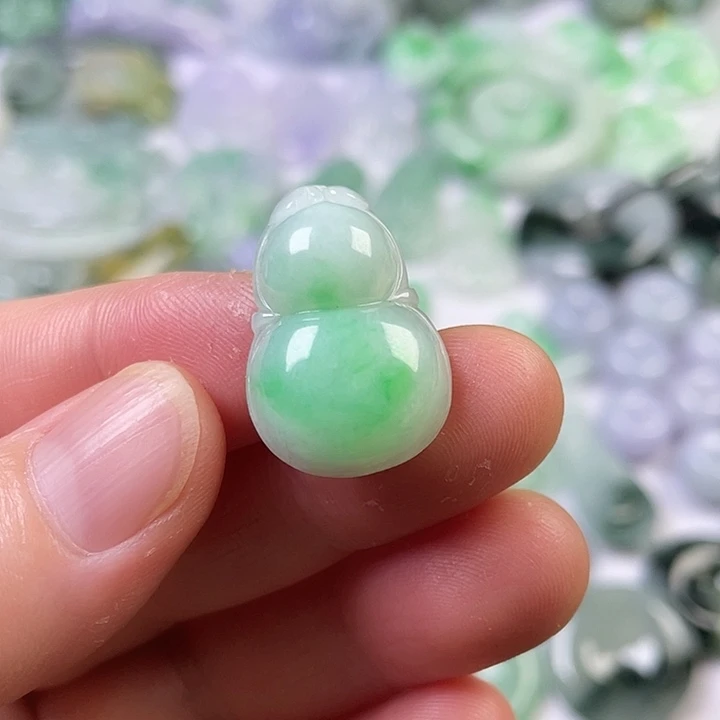 翡翠未镶嵌颈饰葫芦