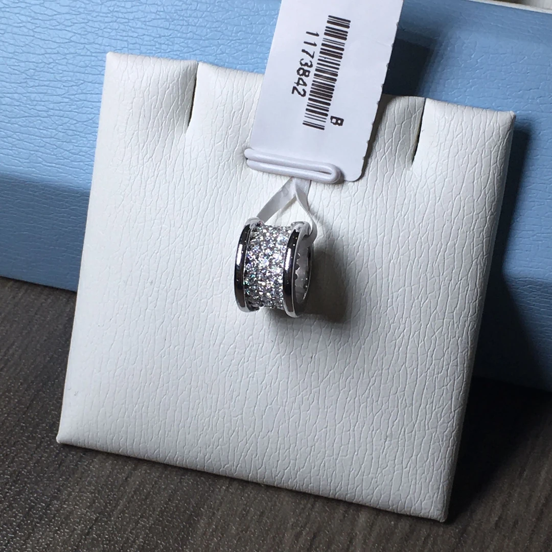 铂金镶嵌小蛮腰吊坠