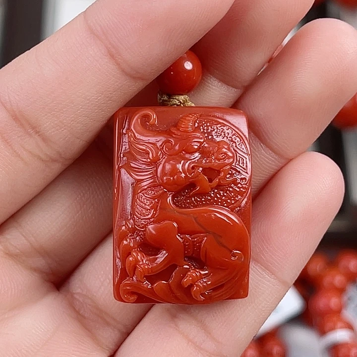 南红玛瑙未镶嵌瓦西锦红麒麟吊坠