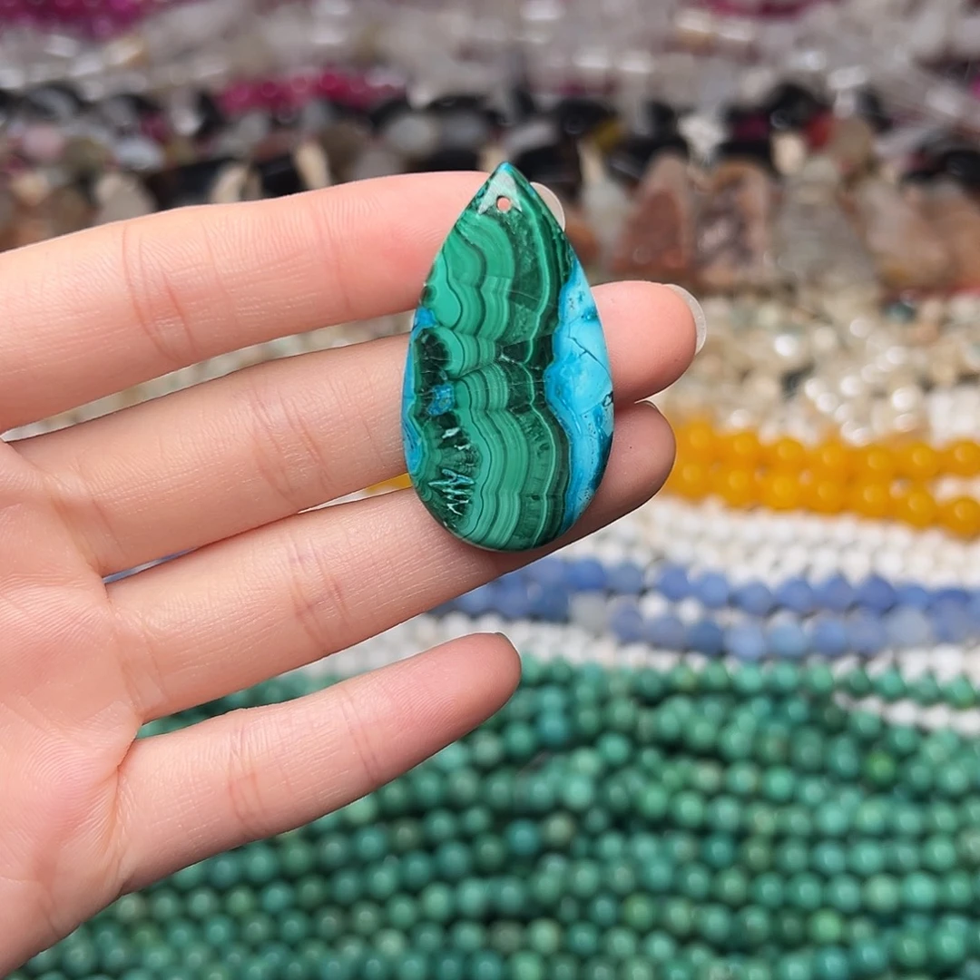 玛瑙/玉髓合金珠宝半成品V768。天然硅孔雀石吊坠一个