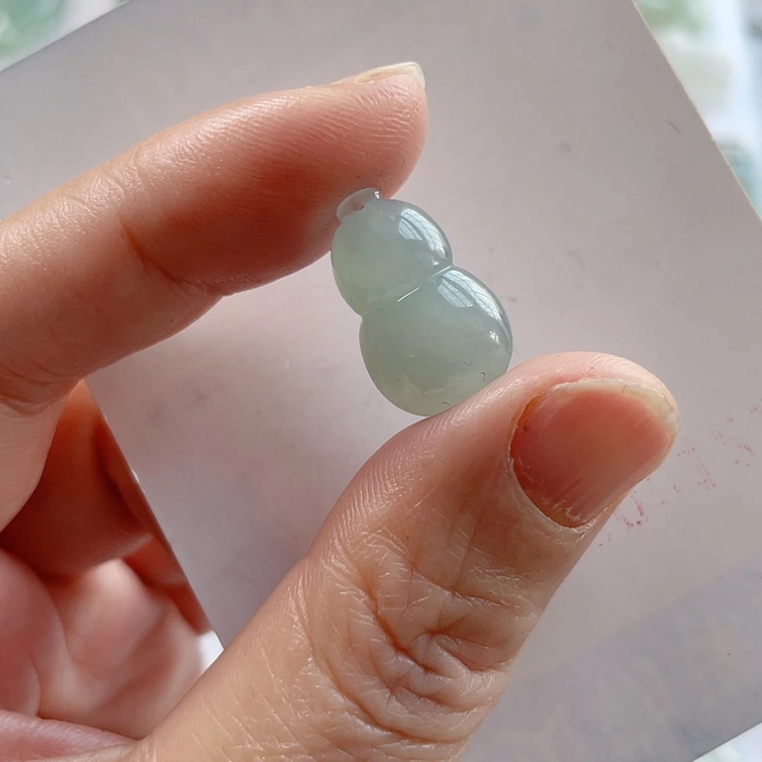 翡翠未镶嵌颈饰葫芦