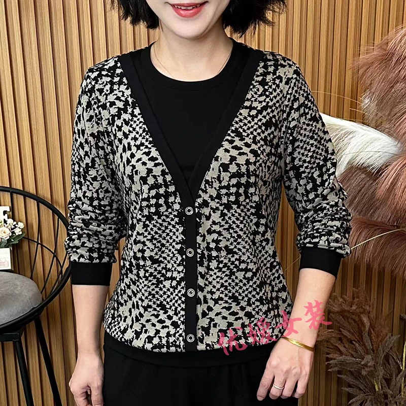 中老年女装秋季时尚圆领拼接假两件宽松显瘦洋气妈妈装长袖上衣