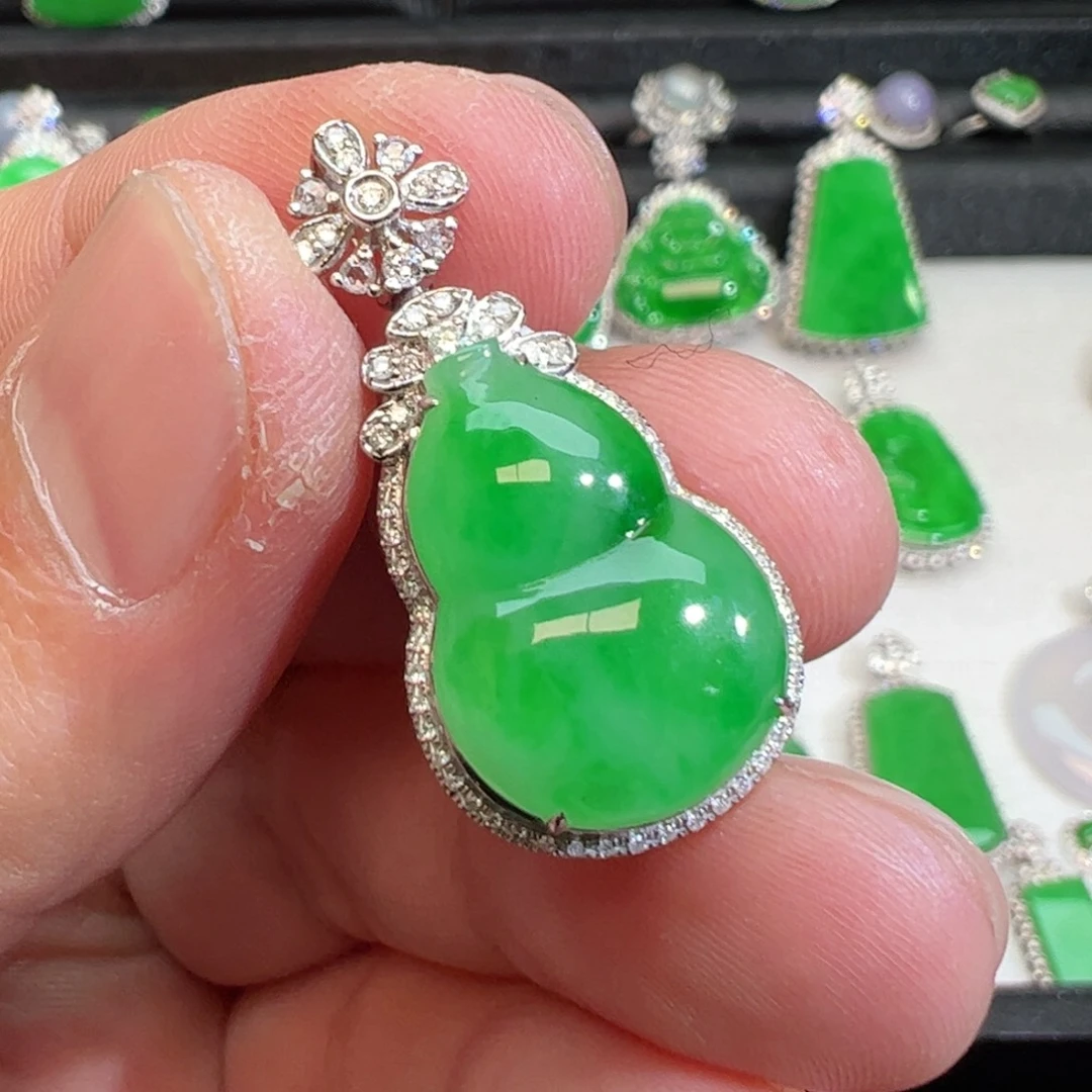 翡翠吊坠(不含链)18K金镶嵌