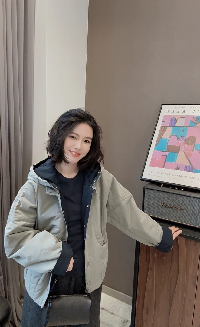 【续旧】休闲韩系风轻薄款宽松保暖撞色连帽棉服外套