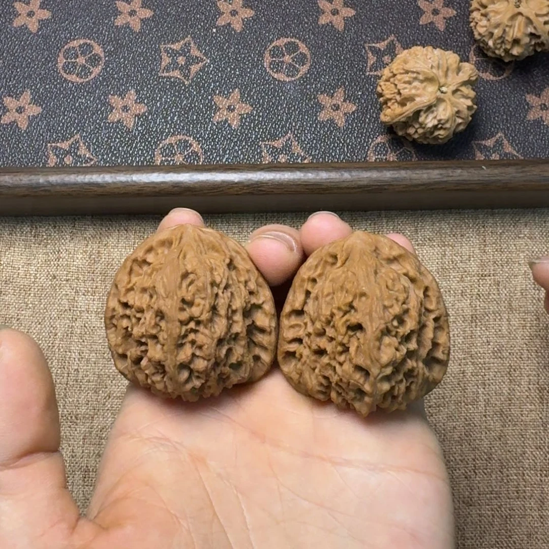 文玩核桃吊坠005三角疆