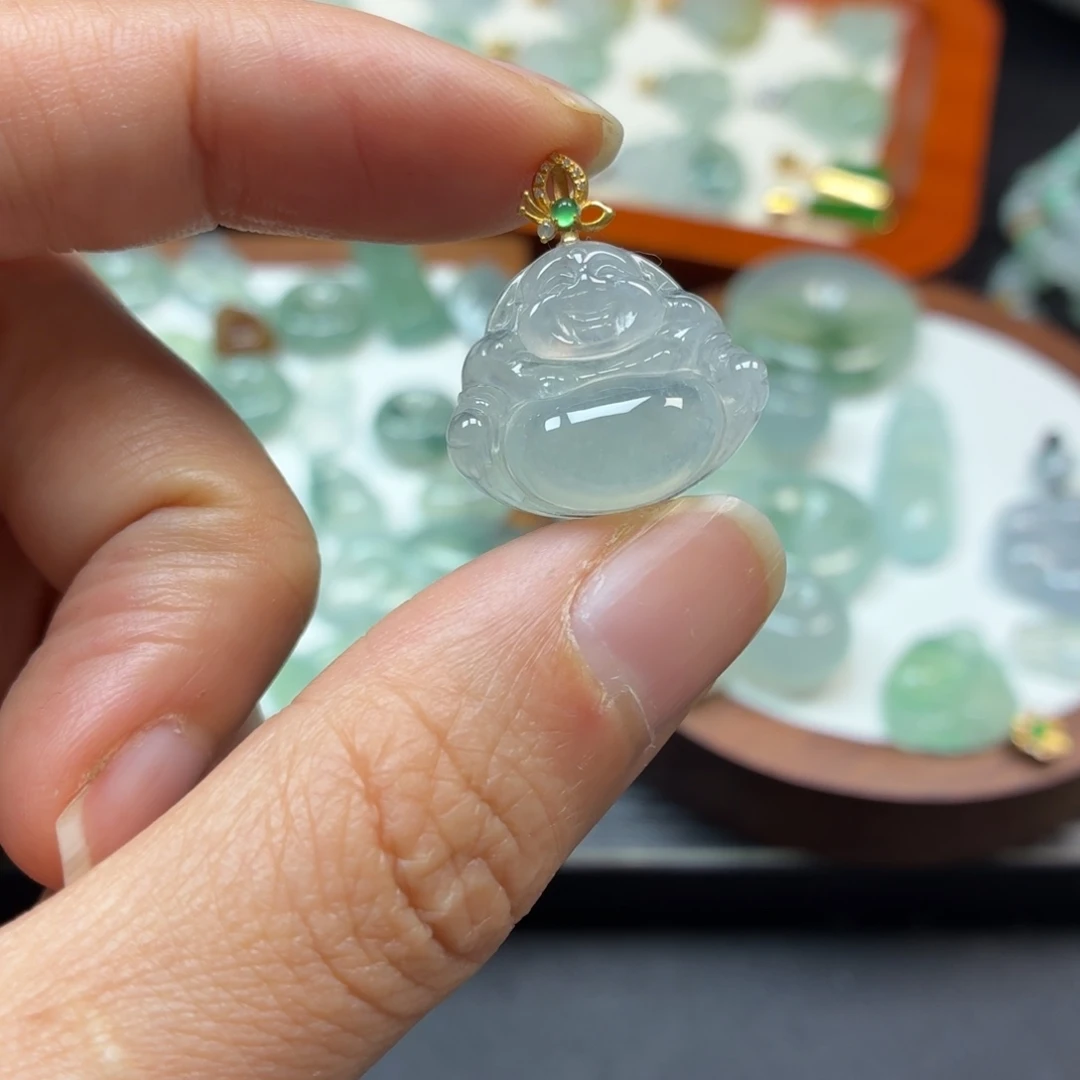 翡翠18K金镶嵌颈饰佛公