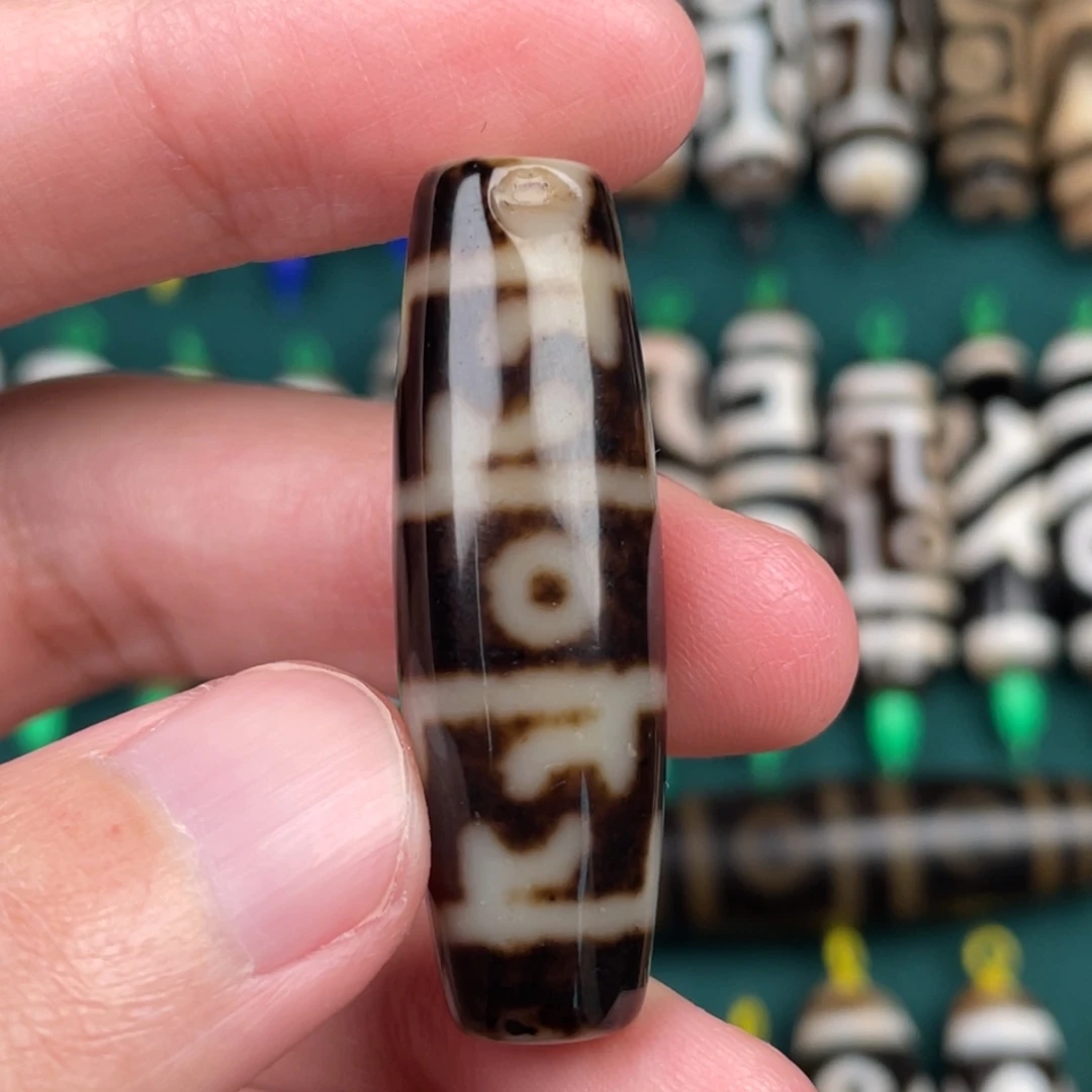 玛瑙/玉髓裸珠40 12.5 曲贡三眼