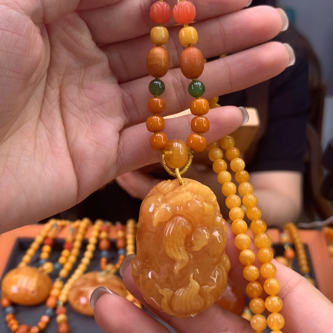 未镶嵌颈饰蜜蜡貔貅