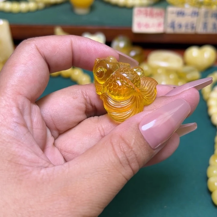 蜜蜡未镶嵌珠宝奇石